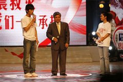 大愛(ài)中華行慈善歌會(huì)感動(dòng)鄭州